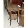 Image 1 : EARLY 1900'S QUARTERSEWN OAK 2TIER PARLOUR TABLE