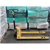 Image 1 : YALE YELLOW METAL PALLET JACK