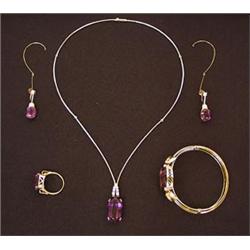 A Set of jewelery, 4 pieces...