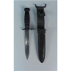 WWII US M8A1 BAYONET/FIGHTING KNIFE AND SCABBARD