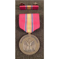 U.S. NATIONAL DEFENSE MEDAL & RIBBON BAR -CLUTCH BACK