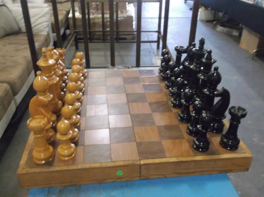 Large Table Top Chess Set