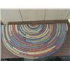 Image 1 : 60"D VINTAGE AREA RAG TIE RUG EARLY AMERICAN STYLE