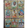 Image 3 : LOT 26 1970 TOPPS FOOTBALL PLAYER CARDS
