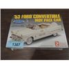 Image 1 : LINDBERG 53 FORD CONVERTIBLE PACE CAR MODEL KIT