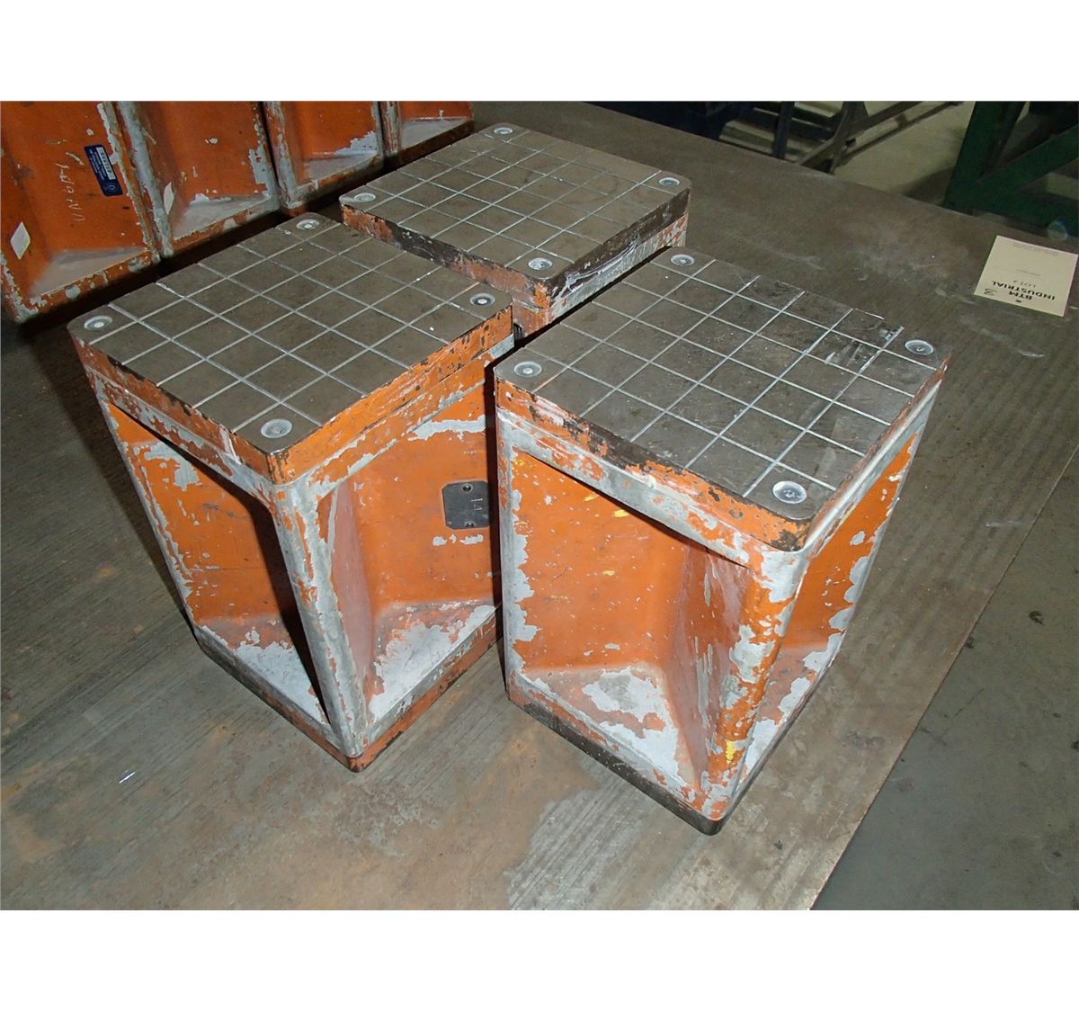 Simple Riser Block Metal 6-1/4