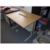Image 2 : Worktable