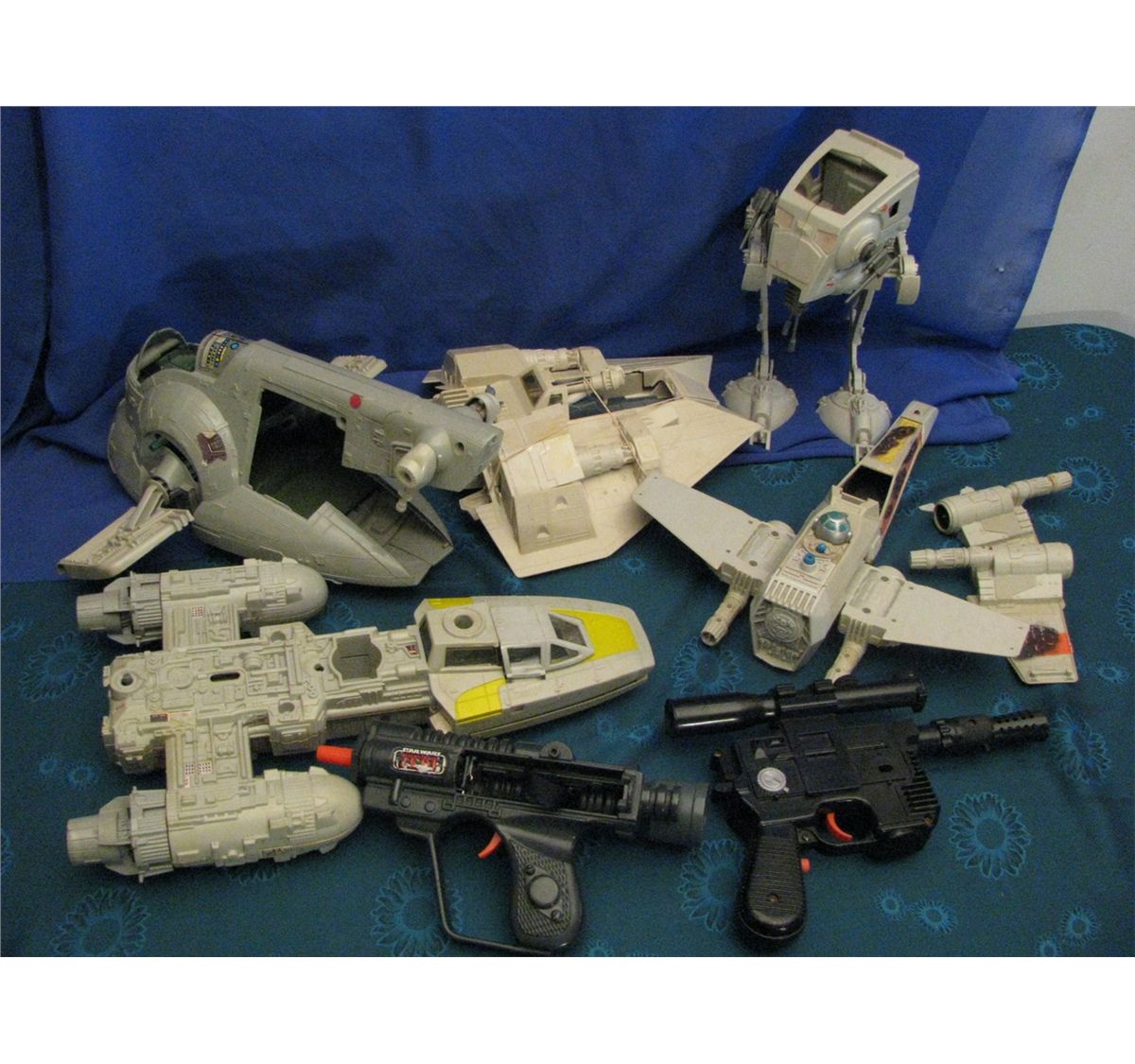 BOX OF ASSORTED VINTAGE STAR WARS TOYS