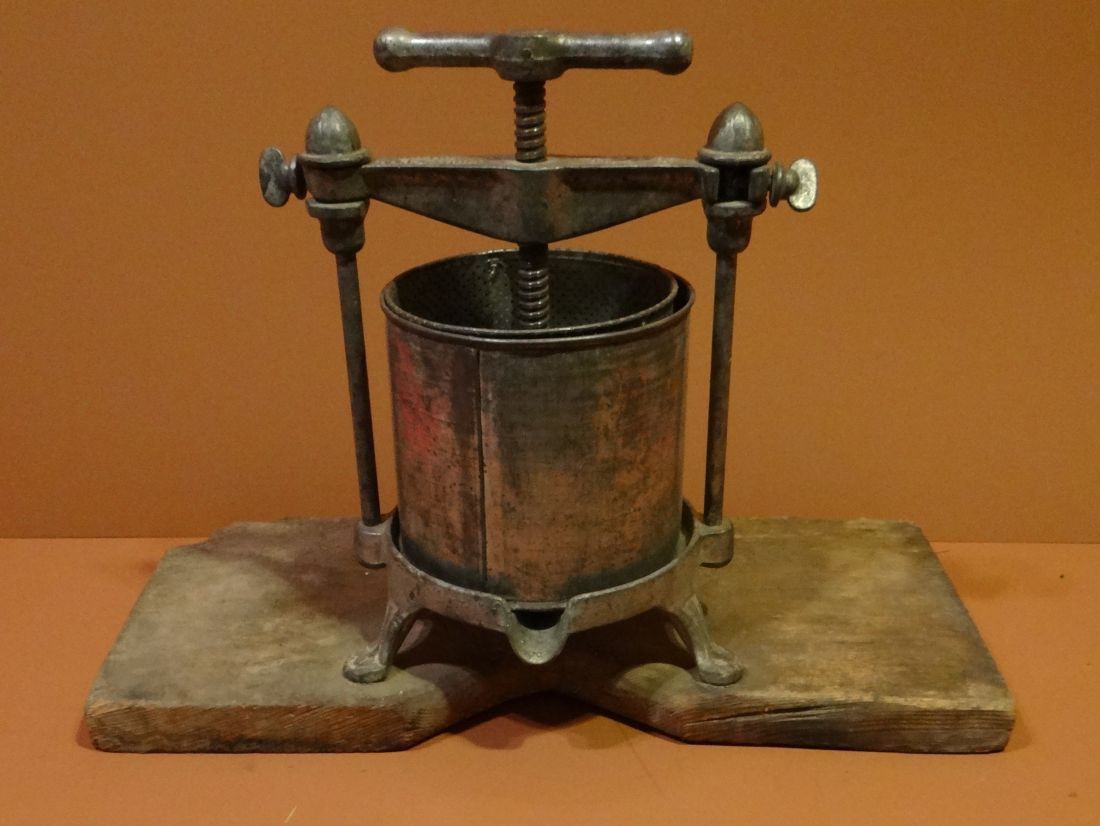 GRISWOLD, fruit & lard press