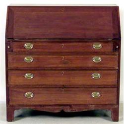 GOOD CHIPPENDALE MAHOGANY SLANT FRONT DESK American. 18th Century. The rectangular top above the...