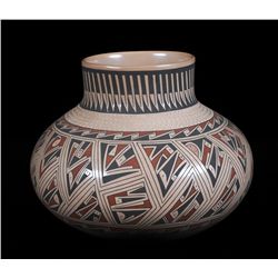 Southwest Pottery Storage Jar Signed Arminda Silveira 9 1/2" H. 10" D  Good Condition
