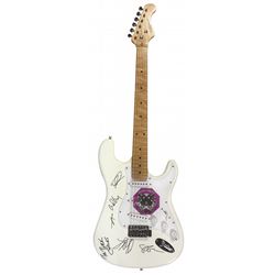 Autographed Guitar, Black Crowes, signed by Chris Robinson, Rich Robinson, Steve Gorman, Sven Pipien