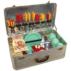 Picnic set, Ala-Diner Outing Kit, "Your Playtime Snack Bar", from Aladdin Industries-Nashville, alum