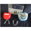 Image 1 : PIRATES OF THE CARIBBEAN BOOTSTRAP BILL SCREEN USED HERO TEETH 2 SETS