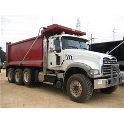 2014 MACK GU713 TRI-AXLE DUMP, S/N 1M2AX09C4EM019028, MP8-425 MACK, 10 SPD MACK T310M TRANS, 44K REA