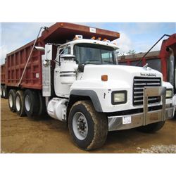 2001 MACK RD688S TRI-AXLE DUMP, S/N 1M2P324C31M060365, E7-460 MACK, 8LL, 44K REARS, 18K FRONT, DF, 1