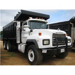 2000 MACK RD 690S TRI-AXLE DUMP, S/N 1M2P264C0YM031538, EM7300 MACK ENG, 8LL TRANS, 44K REARS, 20K F
