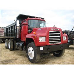 1981 MACK R686ST T/A DUMP, S/N 1M2N178Y9BA073298, 300 MACK DIESEL ENG, 5-2 SPD, 14' STEEL DUMP BODY,