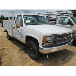 2000 CHEVROLET 2500 SERVICE TRUCK, S/N 1GBGC24R7YF499029, V8 GAS, A/T, READING SERVICE BODY, ODOMETE