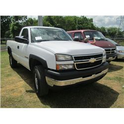 2007 CHEVROLET 2500HD PICKUP, S/N 1GCHC24U77E200003, GAS ENGINE, A/T, ODOMETER READING 130,516 MI