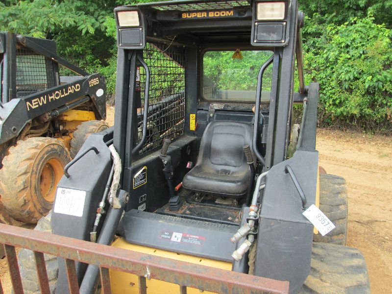 NEW HOLLAND LX865 TURBO SKID STEER LOADER, S/N 101962, FORKS, CANOPY