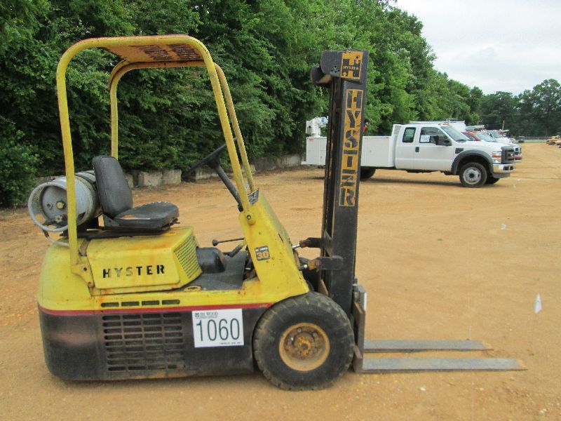 HYSTER H30 FORKLIFT, S/N 9844, LP GAS, CANOPY