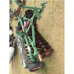 9' DISC-HARROW, TOWABLE, HYD LIFT