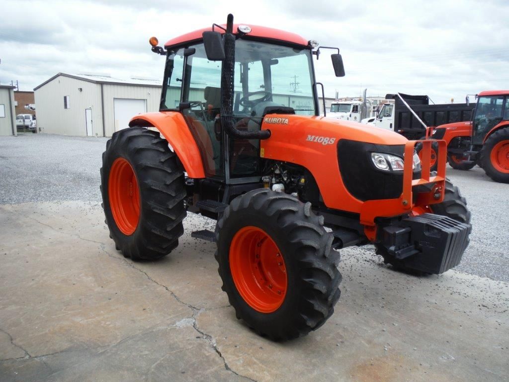 KUBOTA M108S 4X4 FARM TRACTOR, S/N 70935 (10 YR) 108 HP, 3 PTH, PTO, 3