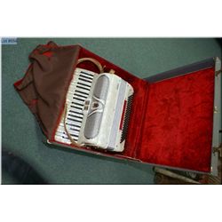 Vardes pearl coloured accordion in hard case