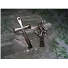 Image 2 : 2 VINTAGE STERLING SILVER CROSS T.W. 1.8 GRAMS