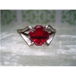STERLING SILVER RING WITH RED STONE T.W. 1.8 SIZE 7