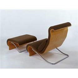 JORN UTZON Lounge chair and ottoman, ca. 1968 manufactured by Fritz Hansen maple, steel, fabric 3...