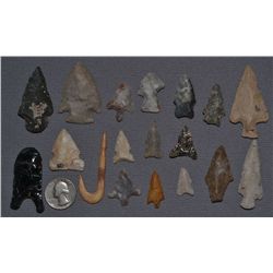 COLLECTION OF EIGHTEEN ARROW HEADS