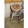 Image 1 : VINTAGE STOOL