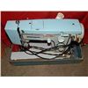 Image 1 : VINTAGE SEWING MACHINE