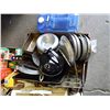 Image 1 : BOX OF POTS, PANS AND BAKING