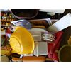 Image 1 : BOX OF ASSORTED KITCHENWARE