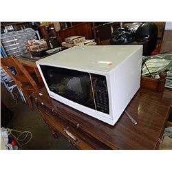 DANBY MICROWAVE - WORKING