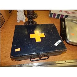 VINTAGE 1ST AID BOX