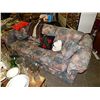 Image 1 : COUCH / QUEEN HIDE-A-BED - FLOWERED