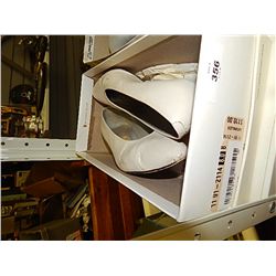 LADIES SHOES - SIZE - 7 ½