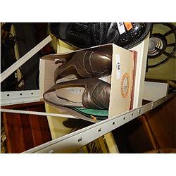 LADIES SHOES - SIZE - 8