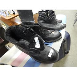 LADIES WORK SHOES - SIZE - 9