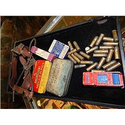TRAY OF ASSORTED RETRO AND VINTAGE ITEMS