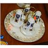 Image 1 : CAKE DISH & 4 SALT SHAKERS