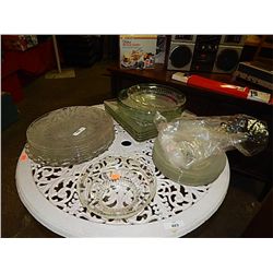 LOT OF GLASS DISHES AND BOWLS