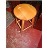 Image 1 : MAPLE WOOD STOOL