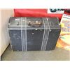 Image 1 : RETRO SUIT CASE