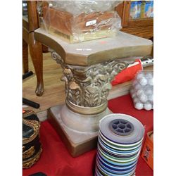CERAMIC PEDESTAL