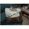 Image 1 : BAG OF PILLOWS AND BLANKETS